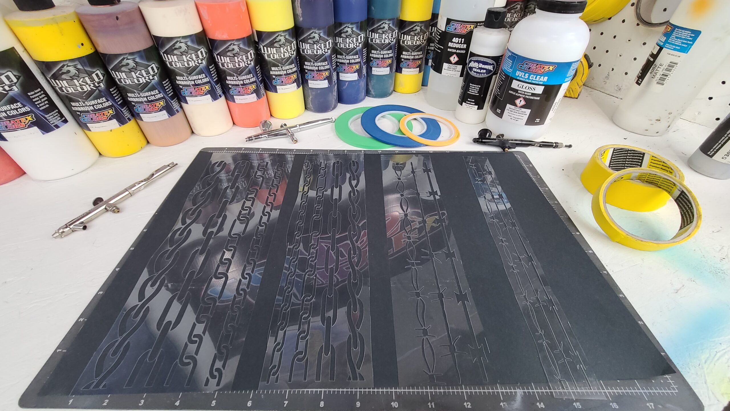 Chains and Wires Set Mike’s Brush